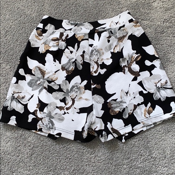 Skirt/Short - Picture 2 of 2